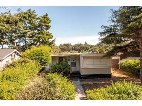 845 Delaware Ave, Bandon, OR 97411