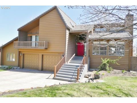 711 Highland Dr, La Grande, OR 97850