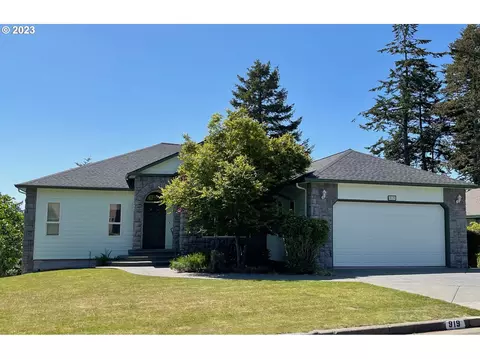 919 3rd St, Brookings, OR 97415