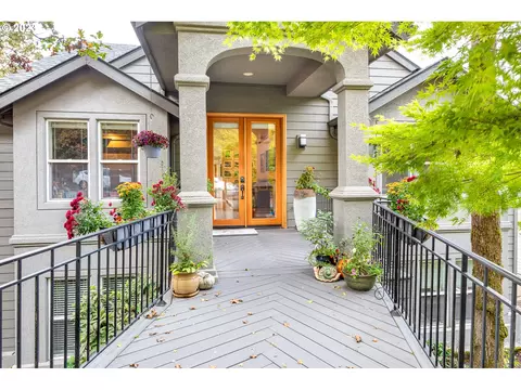 2732 Hallmark Ln, Eugene, OR 97405