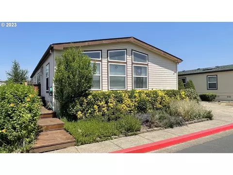 1000 S Mckern Ct #4, Newberg, OR 97132