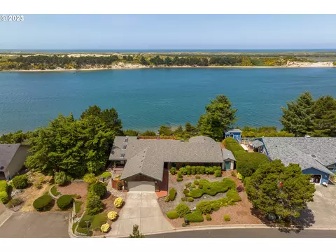 1125 Alder Ct, Florence, OR 97439
