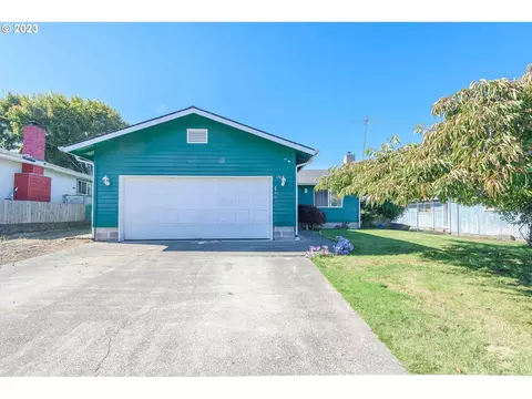 1762 Lincoln St, North Bend, OR 97459