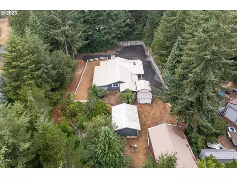93700 White Ln, North Bend, OR 97459