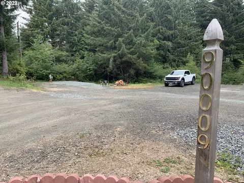 90009 Collver Point Ln, Coos Bay, OR 97420