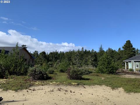 Lake Point Dr, Florence, OR 97439