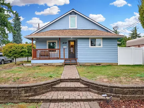 913 N 5th St, Woodburn, OR 97071