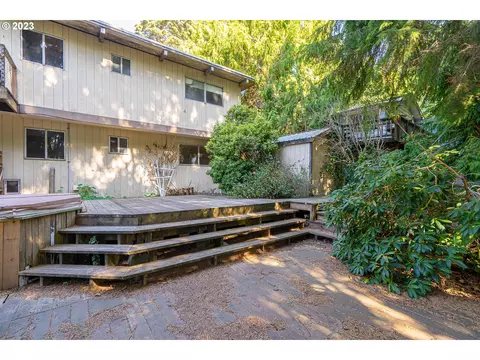 2302 NE 35th St, Lincoln City, OR 97367