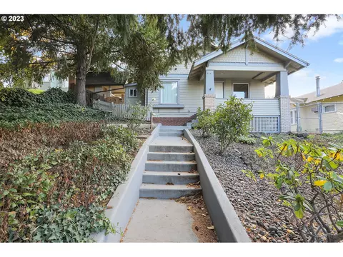 414 E 9th St, The Dalles, OR 97058