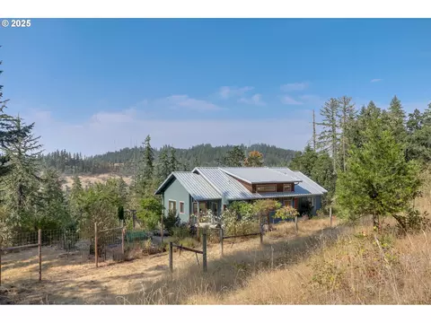 31212 Camas Ln, Eugene, OR 97405