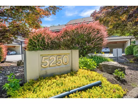 5250 S Landing Dr #111B1, Portland, OR 97239