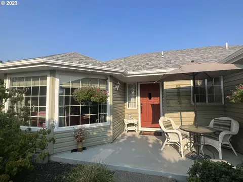 2194 Camellia Way, Woodburn, OR 97071