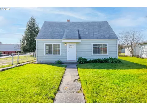 70 NW Civil Bend Ave, Winston, OR 97496
