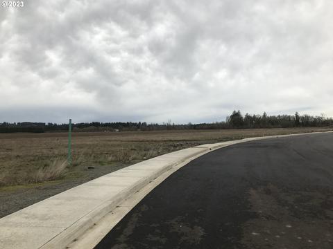 3155 NW Campus Dr #37, Estacada, OR 97023