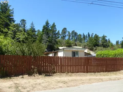 775 Sherwood St, Lakeside, OR 97449