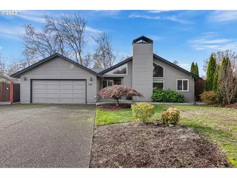 1251 Woodside Dr, Eugene, OR 97401