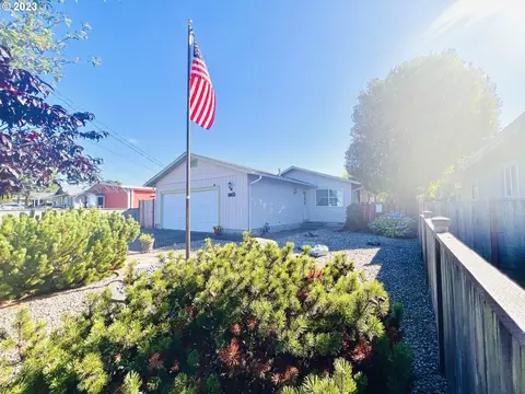 1035 Sanford St, Coos Bay, OR 97420