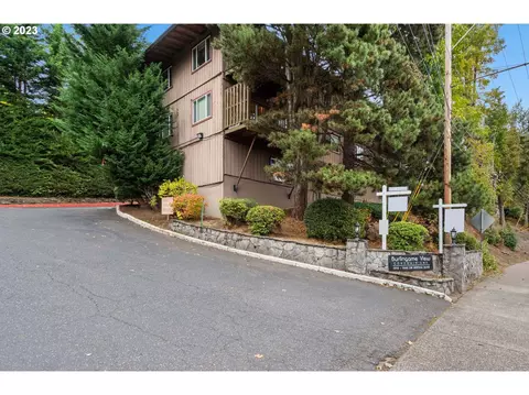 1045 SW Bertha Blvd #7, Portland, OR 97219