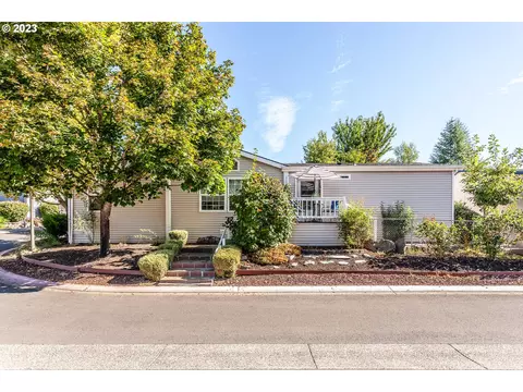 8300 NE Quatama St #118, Hillsboro, OR 97124