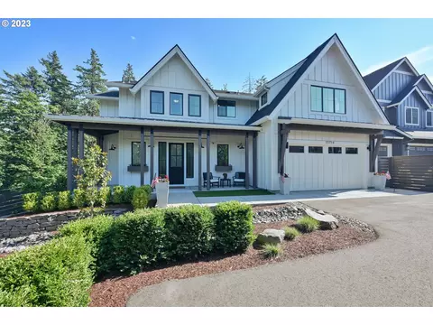 15754 SE Bollam Dr, Happy Valley, OR 97015