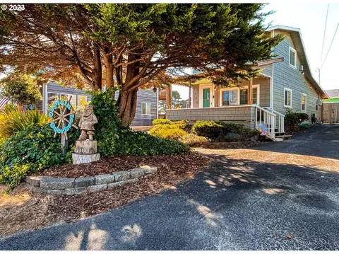 1300 NW 14th St, Lincoln City, OR 97367