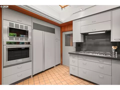 Kitchen - 2606 Spring Blvd, Eugene, OR 97403 photo 4 of 5