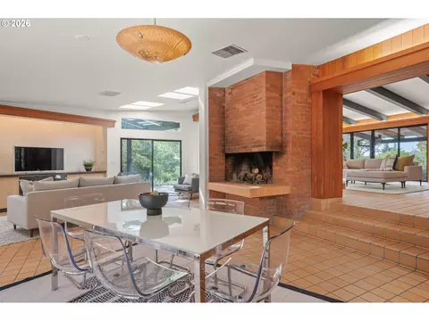 Dining - 2606 Spring Blvd, Eugene, OR 97403 photo 2 of 2