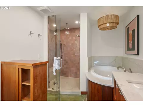 Bath - 2606 Spring Blvd, Eugene, OR 97403 photo 2 of 6