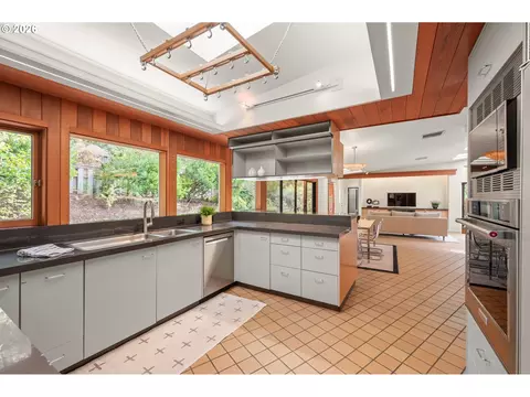Kitchen - 2606 Spring Blvd, Eugene, OR 97403 photo 3 of 5