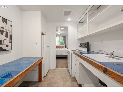 Kitchen - 2606 Spring Blvd, Eugene, OR 97403 photo 5 of 5