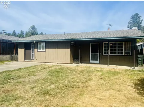 451 W First Ave, Sutherlin, OR 97479