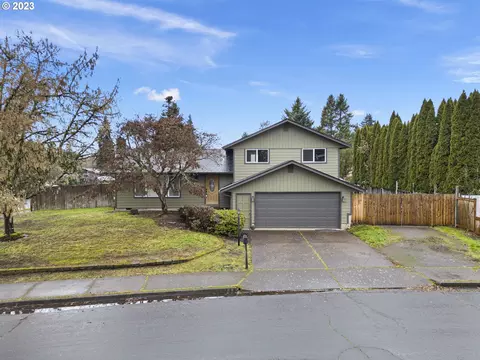 788 70th St, Springfield, OR 97478