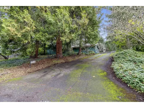 1717 Mistletoe St, Eugene, OR 97402