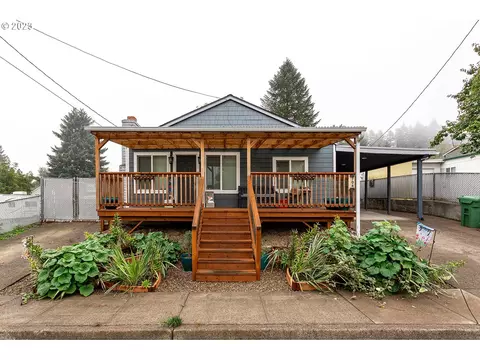 704 S 13th St, Cottage Grove, OR 97424