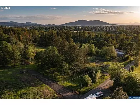 37919 E Grant St, Lebanon, OR 97355