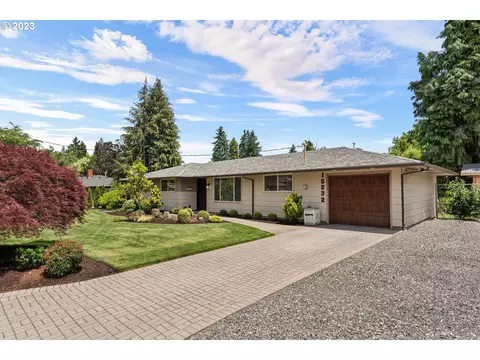 15232 SE Greenview Dr, Milwaukie, OR 97267