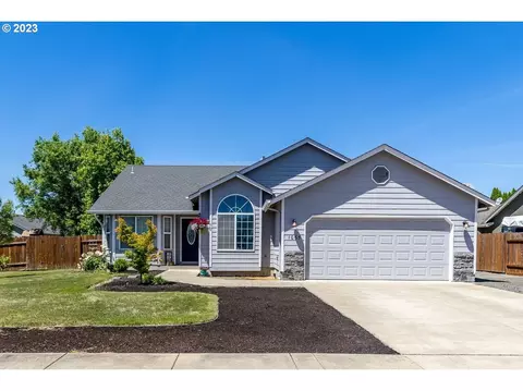 1065 N 1st St, Creswell, OR 97426