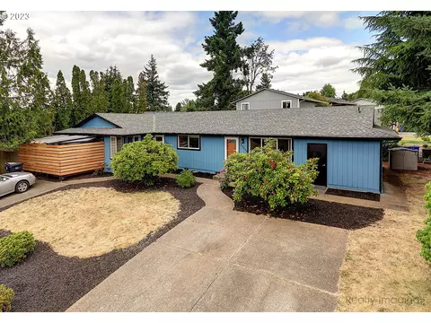 13255 Wassail Ln, Oregon City, OR 97045