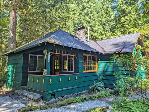 27197 E Marion Rd, Rhododendron, OR 97049