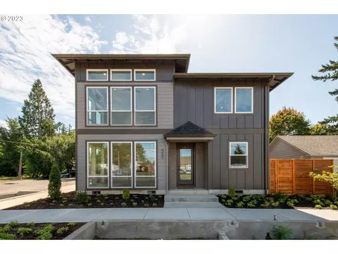 560 NE 5th St, Gresham, OR 97030 photo 1