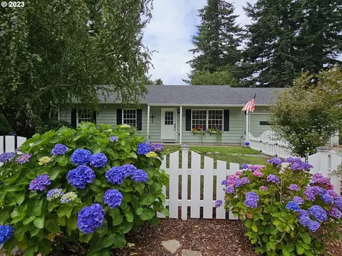 2171 Willow St, Florence, OR 97439