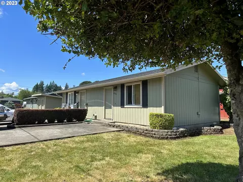 2015 Cowlitz St, Saint Helens, OR 97051