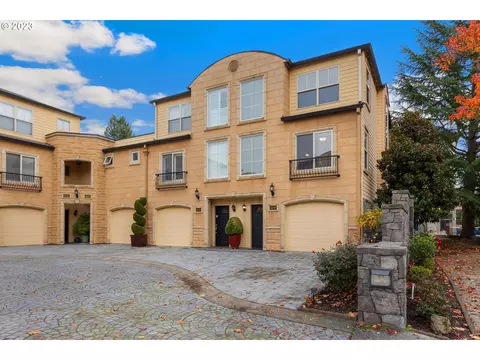 8255 SW Seneca St, Tualatin, OR 97062