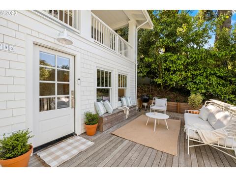 2790 SW Montgomery Dr, Portland, OR 97201