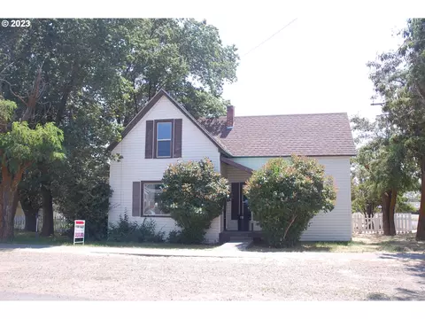 304 E Spring St, Condon, OR 97823