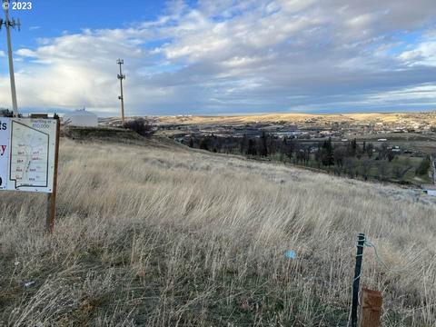 1225 SW 17th Pl #6, Pendleton, OR 97801