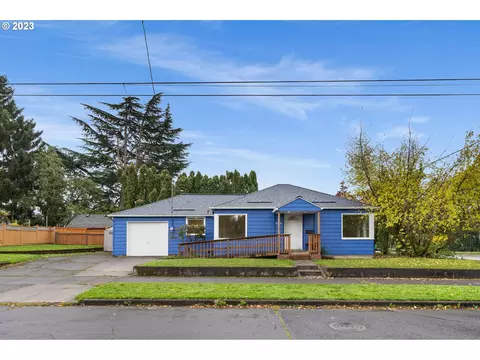 8306 SE Ash St, Portland, OR 97216