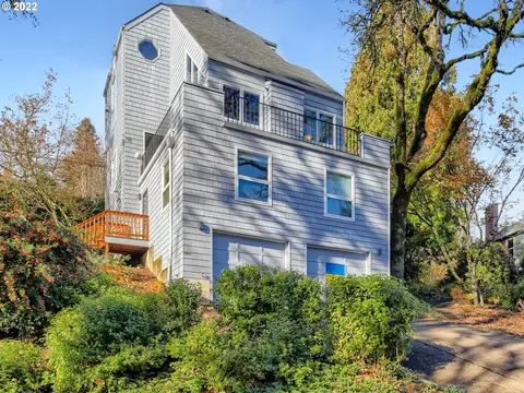 1066 SW Westwood Dr, Portland, OR 97239