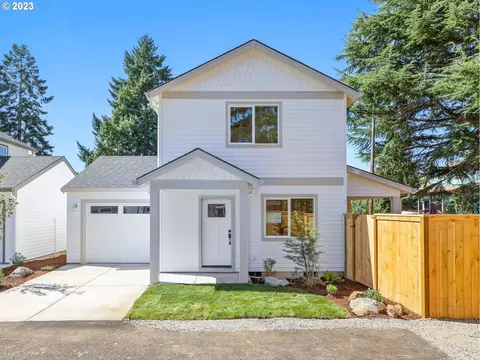 5815 SE Schiller St #C, Portland, OR 97206