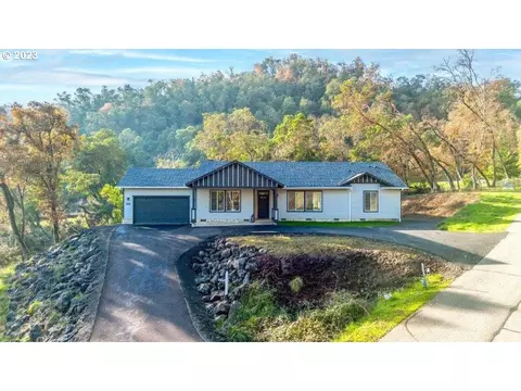1158 NW Sweetbrier Ave, Roseburg, OR 97471